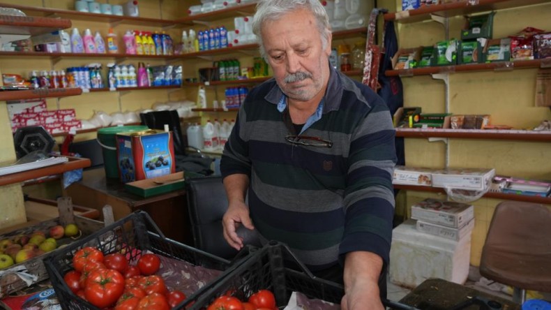 Babadan oğula: Marketlere inat senelere meydan okuyor