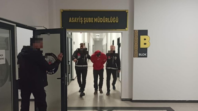 İş yerinden 41 bin TL ve tabanca çaldı, Eskişehir’de yakalandı