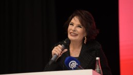 Hülya Koçyiğit’ten Ak Parti’ye övgüler