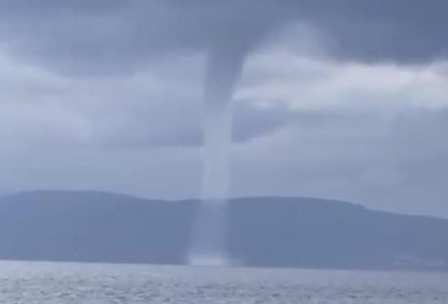 Hortum paniği: Balıkçılar görüntüledi