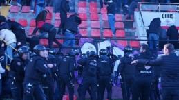 Gölcükspor Gebzespor maçında olaylar: Saha savaş alanına döndü