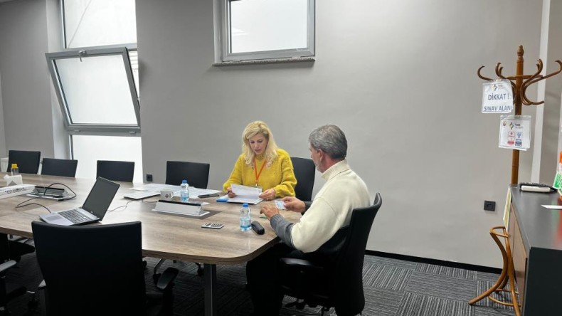 Emlakçılar sınava girdi