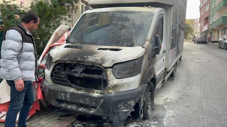 Tehdit ettiler: Aracı kurşunladılar, şimdi de yaktılar