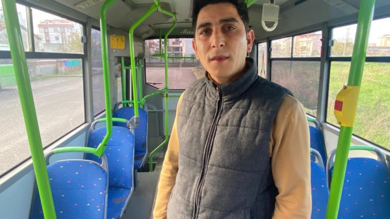 O Şoför araçtan indirdiği kadından bin kere özür diledi