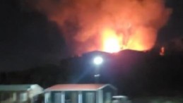 Kocaeli’de palet deposunda yangın