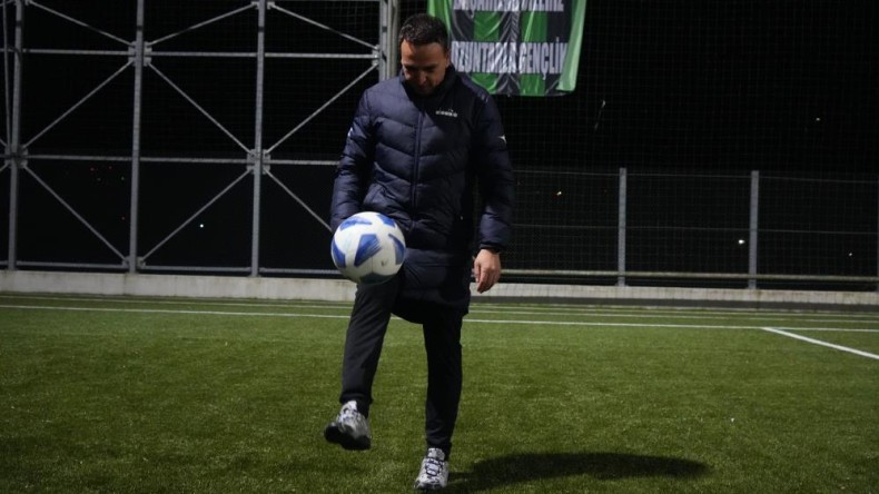 Teknik direktörüne kızıp futbolu bıraktı, kendisi hoca olup 7 kupa kazandı