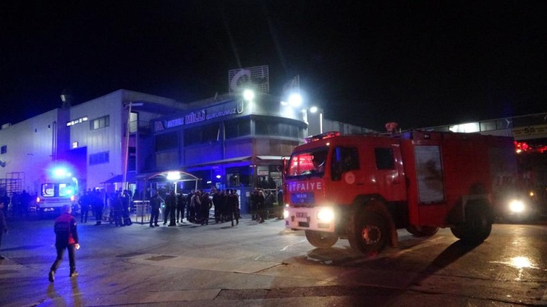 Lastik fabrikasında yangın: 8 işçi hastaneye kaldırıldı