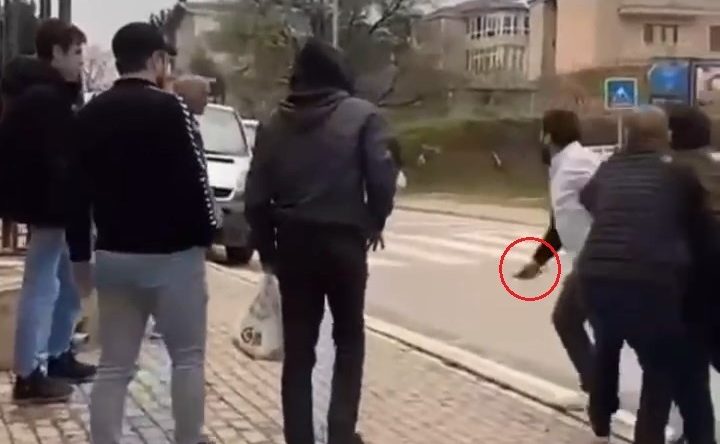 Otobüs şoförü yolcuya bıçak çekti