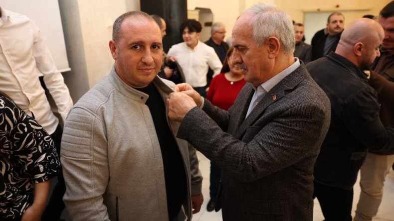 Derince’de Ak Parti’ye büyük katılım