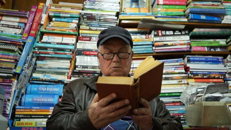 Batı Trakya Türkü’nün yarım kalan hikayesi: “Öğretmenlik” aşkıyla sahaf oldu