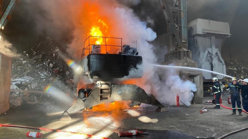 Fabrikada yangın: Büyükşehir İtfaiyesinden yangına müdahale