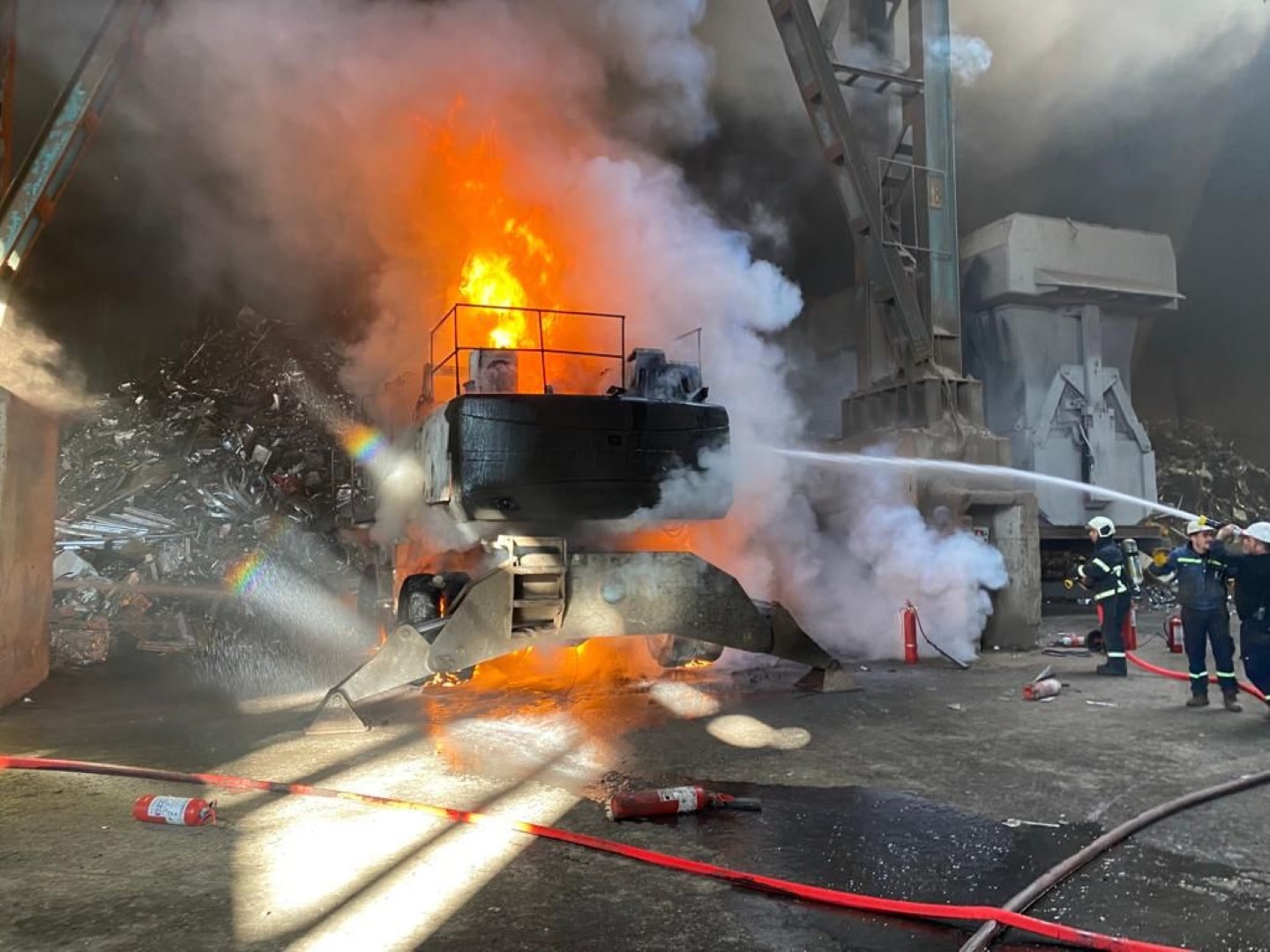 Fabrikada yangın: Büyükşehir İtfaiyesinden yangına müdahale