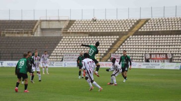 Kocaelispor Bandırma deplasmanında 3 puanı 3 golle aldı