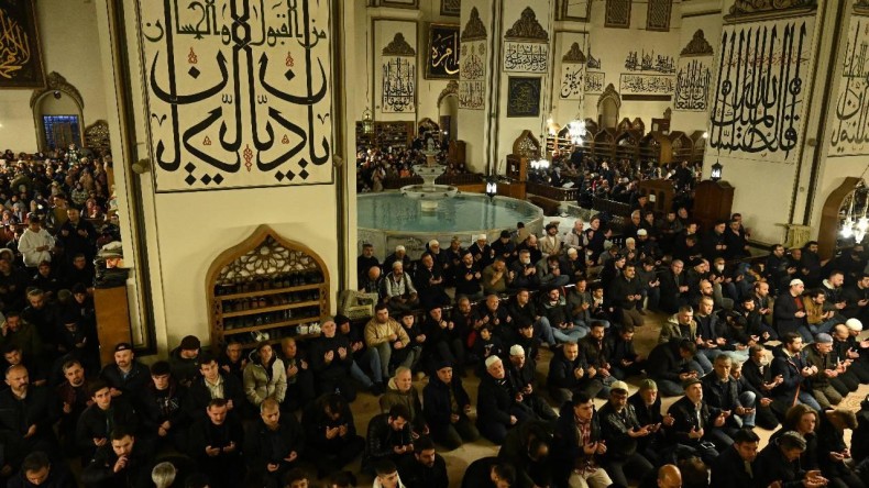 Şehitler için sabah namazında tüm camilerde dua edilecek