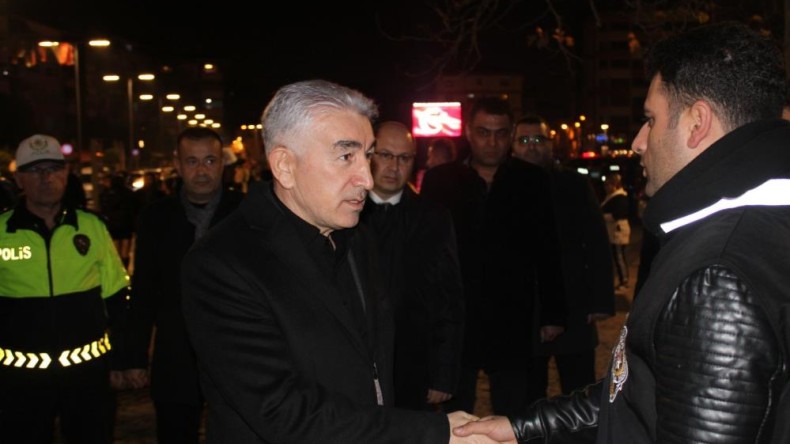 Emniyet Müdürü yılbaşında sokağa indi