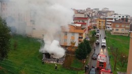 Tek katlı evde yangın: Yaşlı çifti vatandaşlar kurtardı