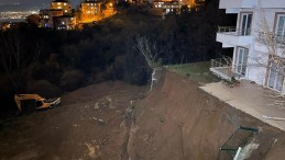 Gölcük’te toprak kayması: Bir bina boşaltıldı