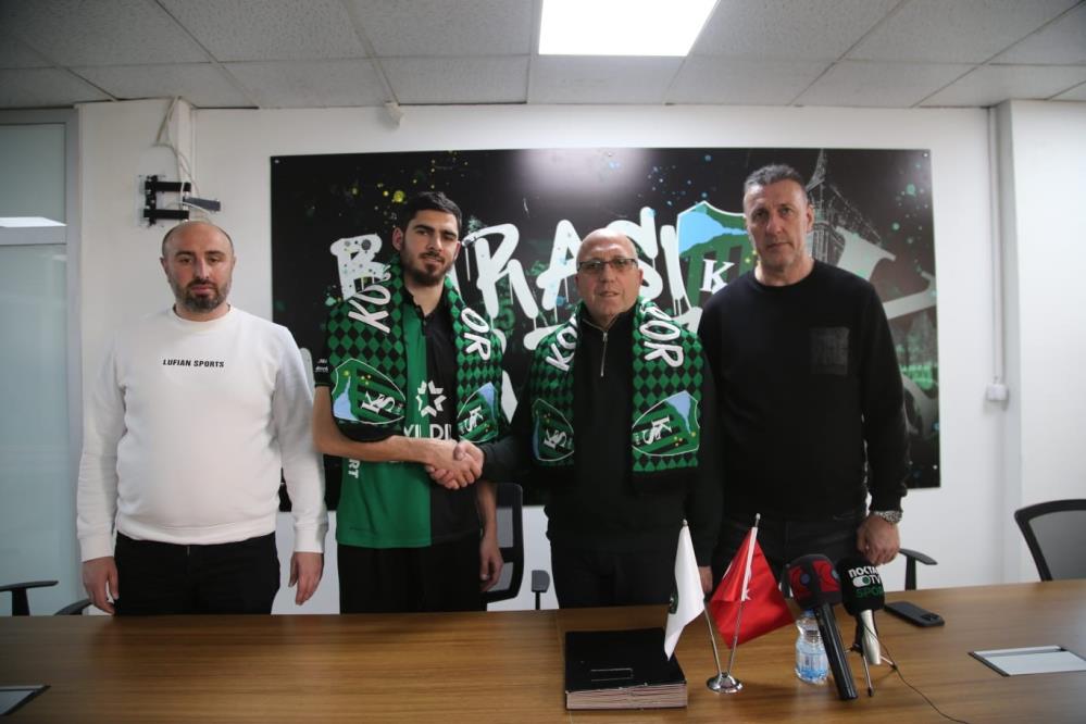 Kocaelispor’dan transfer: Azeri futbolcu takımla buluştu