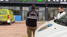 Pompalı tüfekle bir kişiyi vurdu, ev kurşunladı