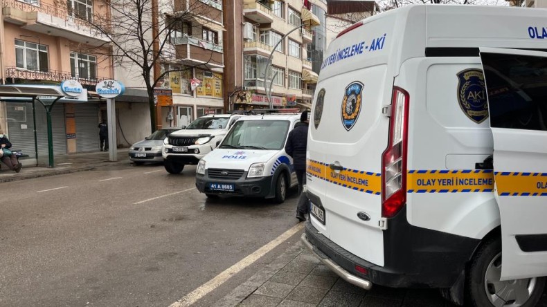 Evinde silahla vurulmuş halde bulundu, hayatını kaybetti