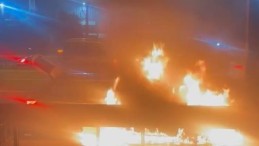 Seyir halindeki otomobil alev alev yandı