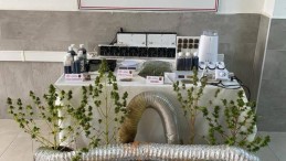 Evinde uyuşturucu imal ediyordu, yakalandı