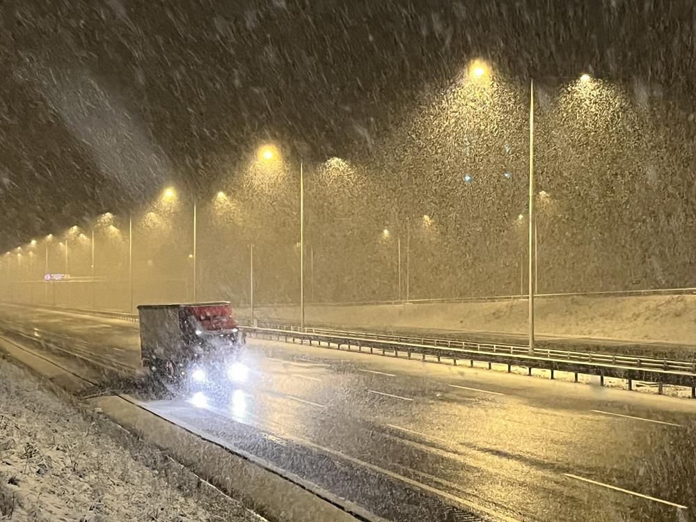 Kuzey Marmara Otoyolu Kocaeli geçişinde kar yağışı etkili oldu