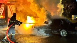 Otomobil alev alev: Sürücü zor anlar yaşadı