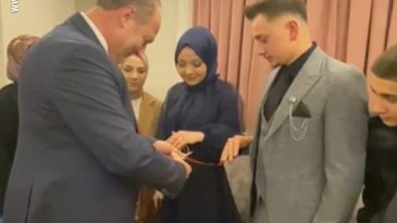 Evliliğe ilk adım: Söz yüzüklerini Yeniden Refah Adayı Uğur Yüksel taktı