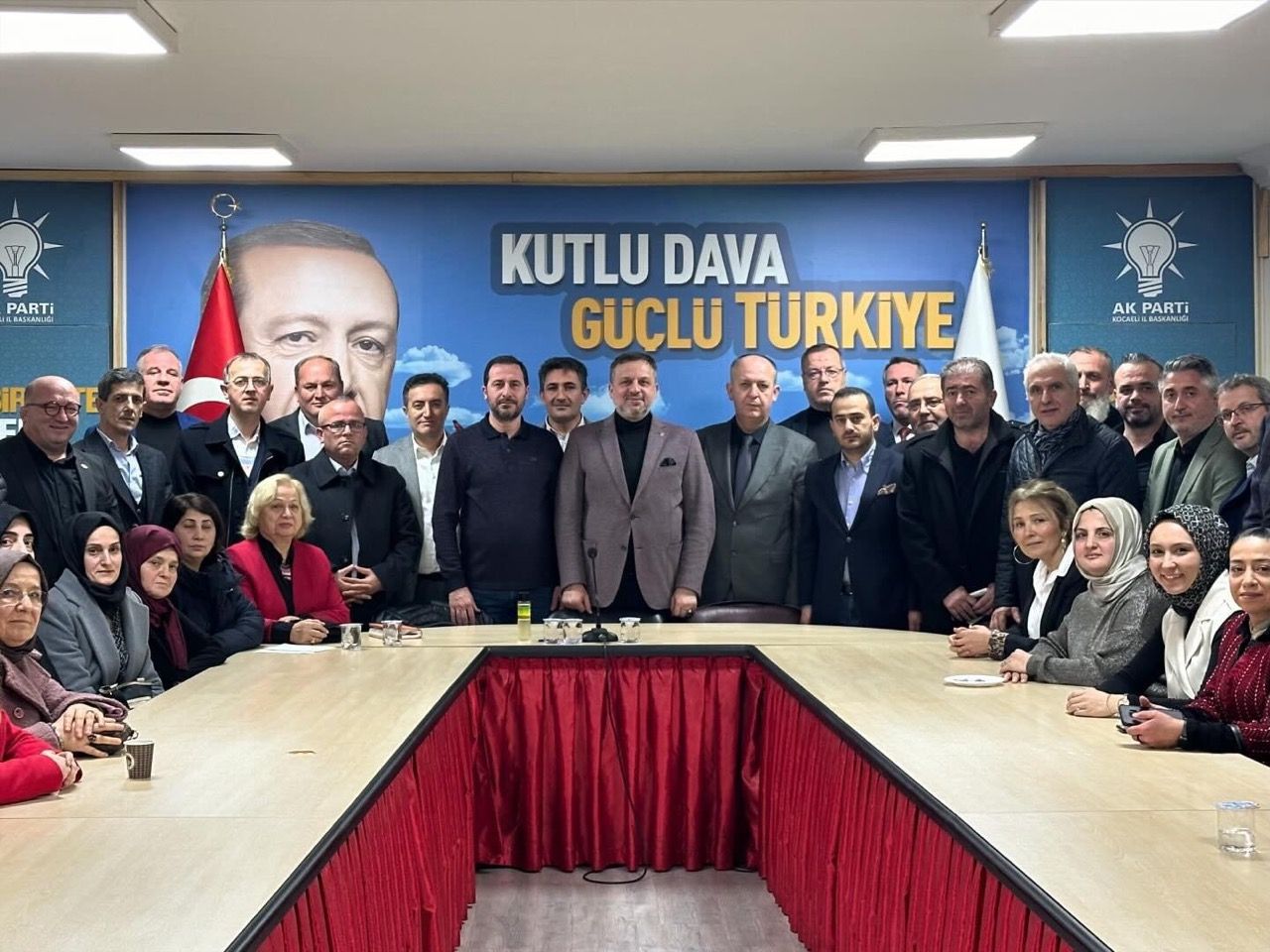 Ak Parti İzmit İlçe Başkanı Dokuzlar aday adaylarıyla bir araya geldi