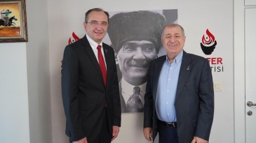 Kentin sevilen Doktoru Zafer Partisi’nden aday oldu