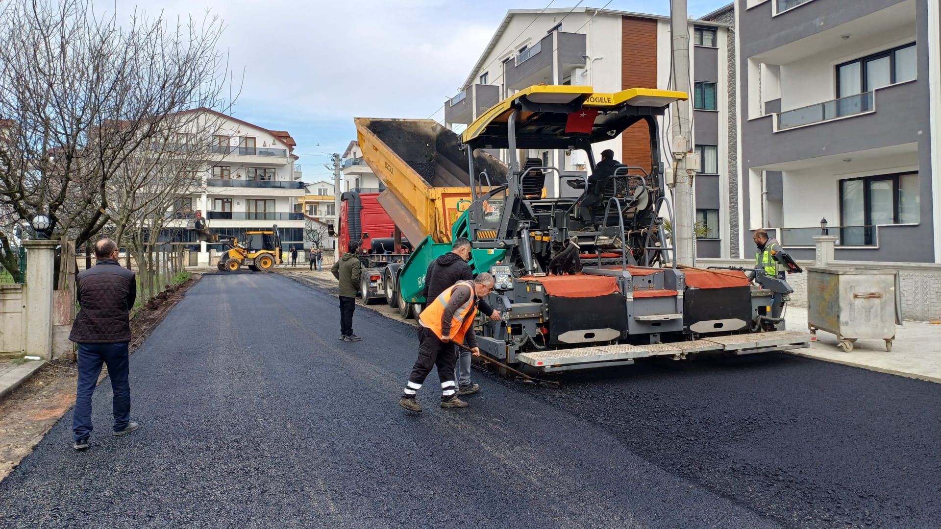 Gölcük Belediyesi asfaltlama çalışmaları yaptı
