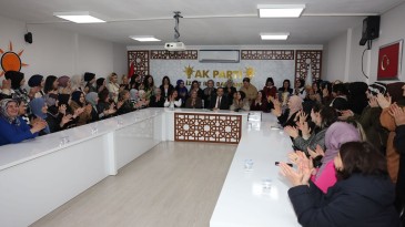 Kadın Kollarından Tutuş’a coşkulu karşılama