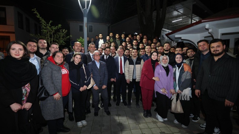 Büyükakın gençlere seslendi; ‘Yüzyıla yön verecek sizsiniz’