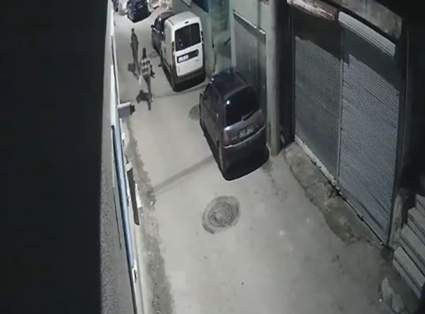 İzmit’te ayakkabı çalan şahıslar böyle görüntülendi