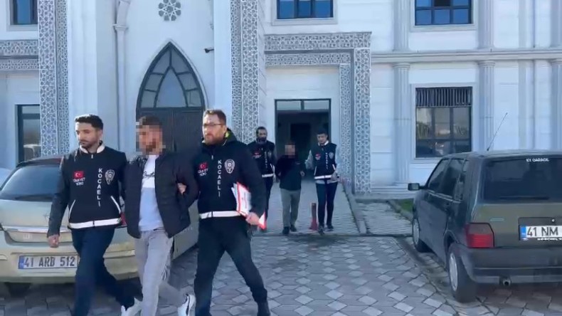 Okulun bahçesinde dehşet: Baba darp etti, oğlu bıçakladı