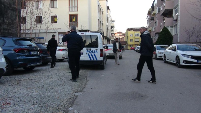 İzmit’te araçlara zarar verdiler: Gören karakola koştu