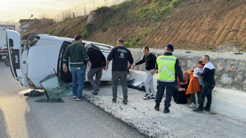 Takla atan otomobilden sağ kurtuldular