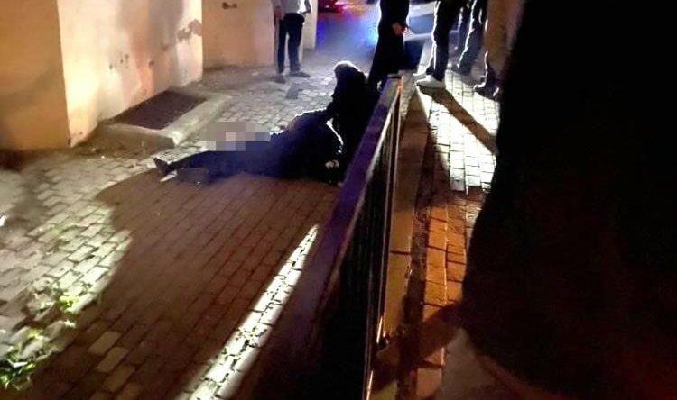 Otomobil otobüs durağına daldı: Ölü ve yaralı var