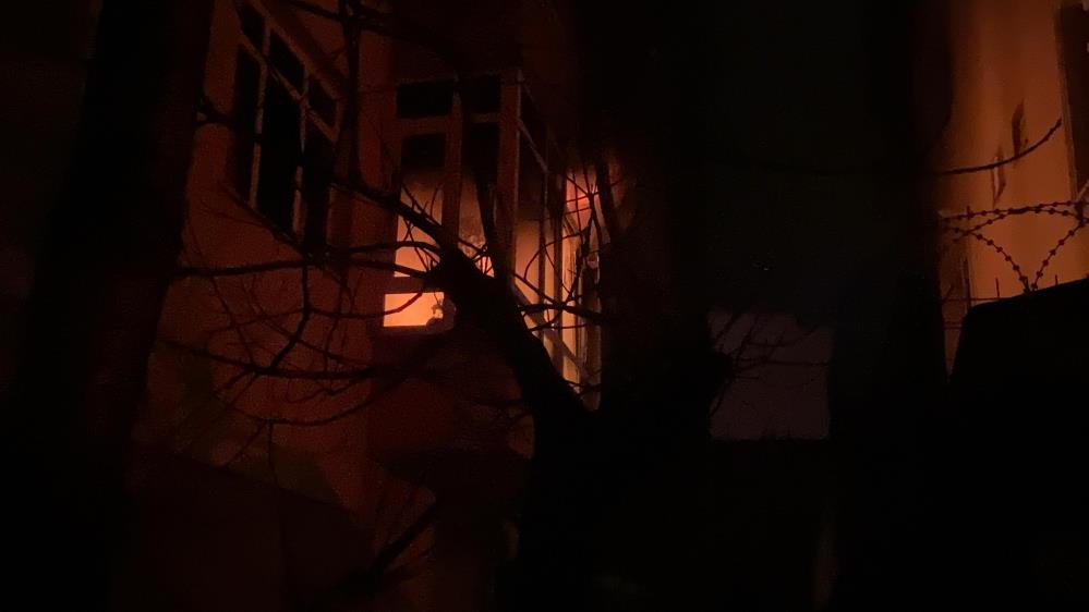 Evin mutfağı alev alev yandı: 2’si çocuk 5 kişi hastaneye kaldırıldı