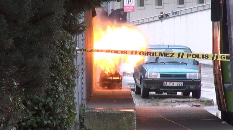 Kocaeli Devlet Hastanesi önünde panik: Polis harekete geçti