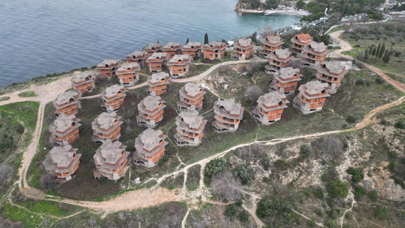 Kendi haline terk edilmiş villalar: 28 yıllık sorun çözülecek mi?