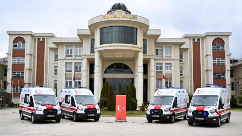 Kocaeli’de hizmete giren 4 yeni ambulansla sayı 90’a ulaştı