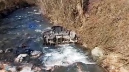 Arazi aracı dereye uçtu: 3 ağır yaralı
