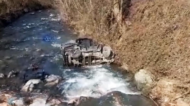 Arazi aracı dereye uçtu: 3 ağır yaralı