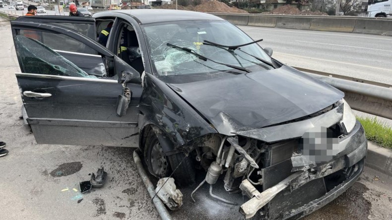 D-100’den caddeye uçan otomobil 50 metre sürüklendi