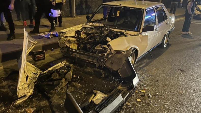 Trafikte maganda dehşeti: 3 araca çarptı, kaçarken kaza yaptı