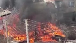 Yangın faciası: Baba ve oğlunun evi alev alev yandı