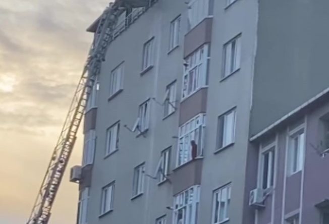 8 katlı binanın terasında yangın paniği