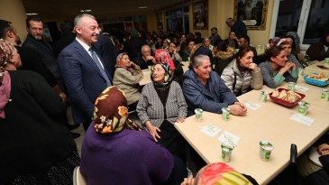 Başkan Büyükakın Canlarla iftar yaptı